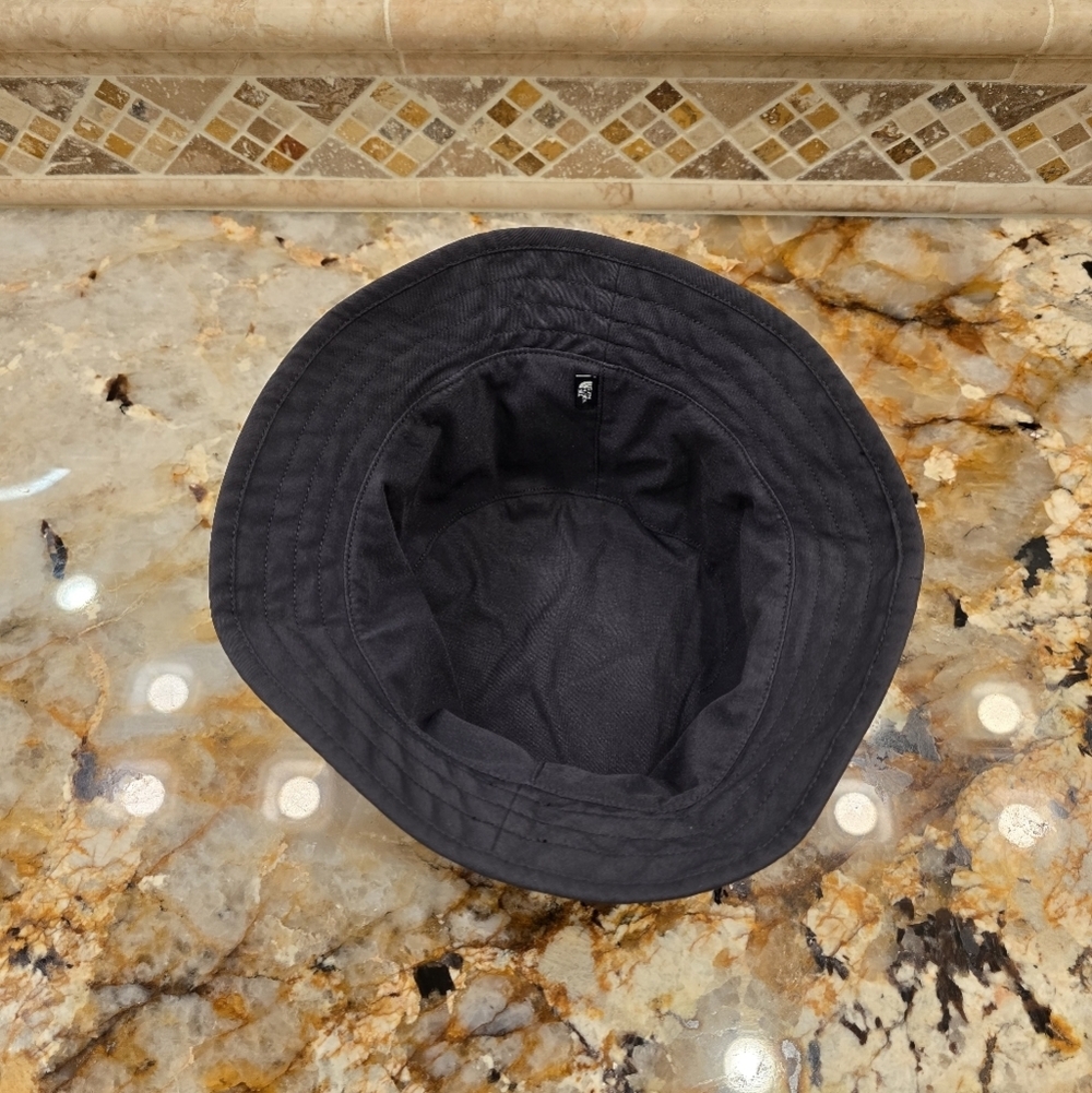 The North Face Class v reversible bucket hat in black and grey Size S-M Unisex - Picture 2 of 5